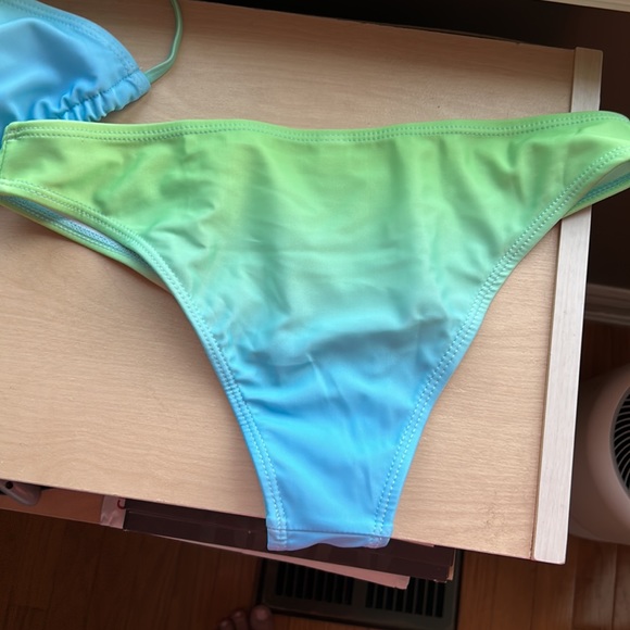 Brand new bikini - Picture 4 of 5